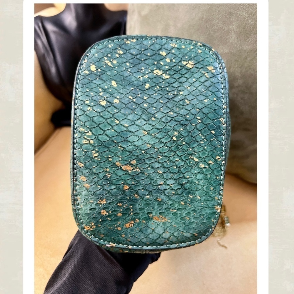 Vegan Leather Green/Gold Snake Print Bucket Bag w/Goldfish Drawstring/Top Handle - Picture 14 of 16
